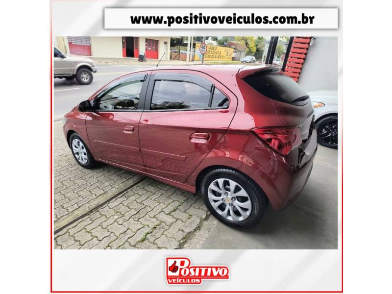 CHEVROLET - ONIX - 2018/2018 - Vermelha - R$ 58.900,00