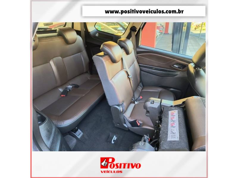 CHEVROLET - SPIN - 2022/2022 - Prata - R$ 92.500,00