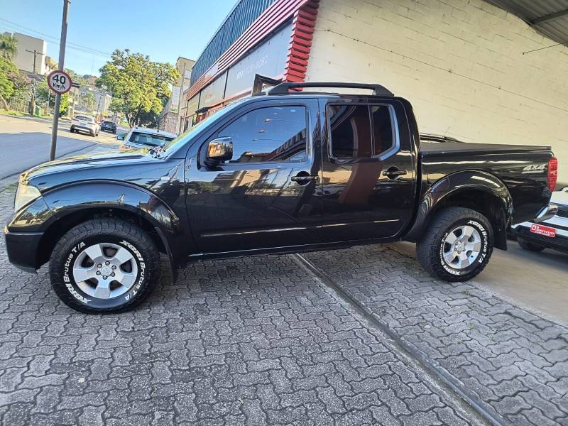 NISSAN - FRONTIER - 2010/2011 - Preta - R$ 81.900,00