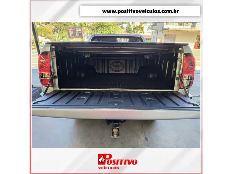 TOYOTA - HILUX - 2018/2018 - Prata - R$ 168.900,00