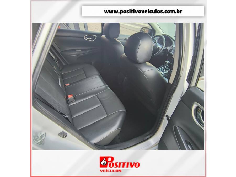 NISSAN - SENTRA - 2017/2018 - Prata - R$ 78.500,00