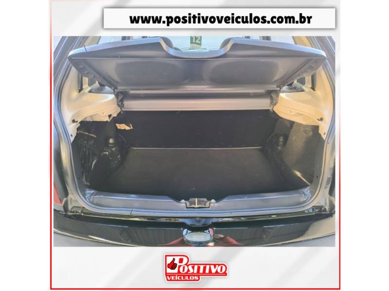 CHEVROLET - CELTA - 2011/2012 - Preta - R$ 29.900,00