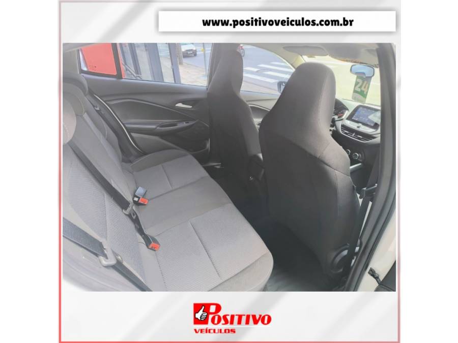 CHEVROLET - ONIX - 2023/2024 - Branca - R$ 97.500,00