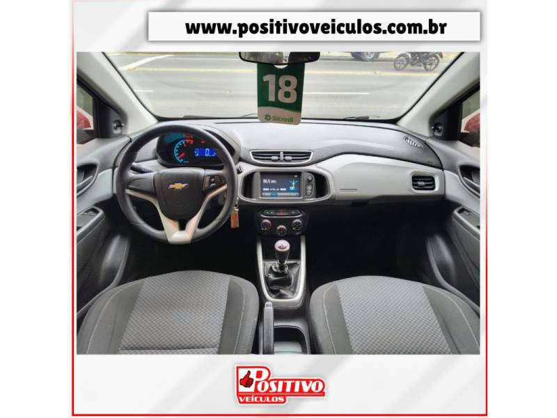CHEVROLET - ONIX - 2018/2018 - Vermelha - R$ 58.900,00