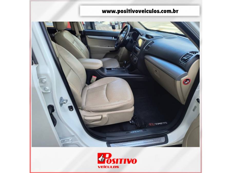 KIA MOTORS - SORENTO - 2014/2015 - Branca - R$ 93.900,00