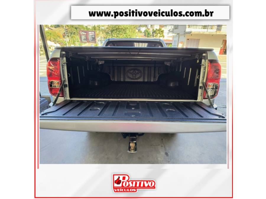 TOYOTA - HILUX - 2018/2018 - Prata - R$ 164.700,00