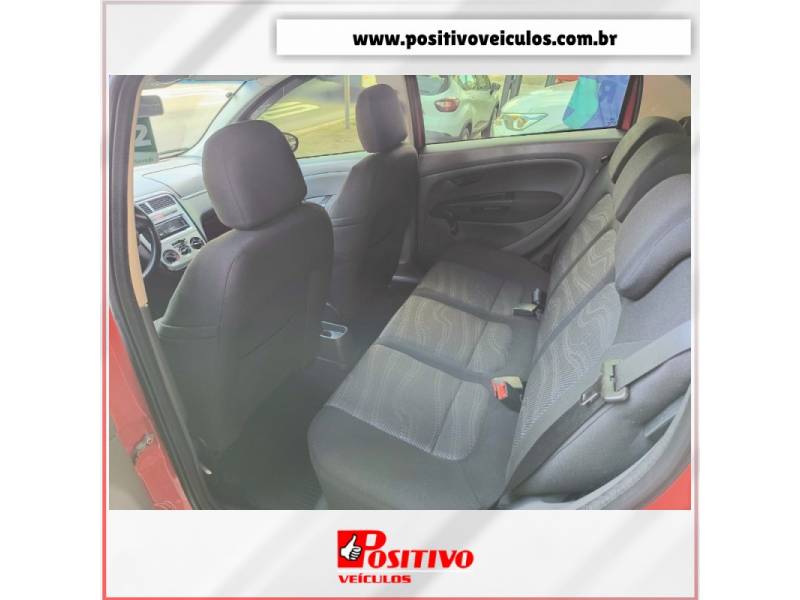 FIAT - PUNTO - 2011/2012 - Vermelha - R$ 35.900,00