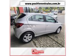 CHEVROLET - ONIX - 2018/2019 - Prata - R$ 62.500,00