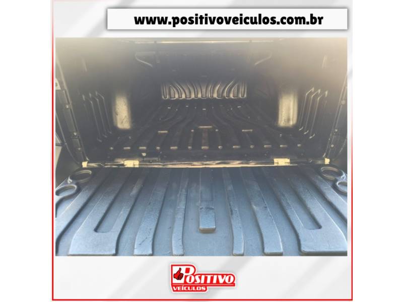 RENAULT - OROCH - 2022/2023 - Branca - R$ 89.500,00