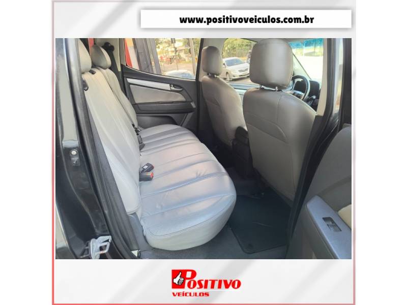 CHEVROLET - S10 - 2012/2013 - Preta - R$ 110.900,00