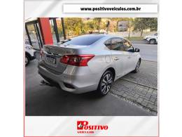 NISSAN - SENTRA - 2017/2018 - Prata - R$ 78.500,00