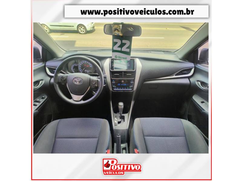 TOYOTA - YARIS - 2021/2022 - Prata - R$ 87.700,00