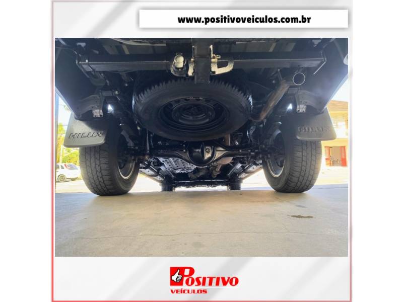 TOYOTA - HILUX - 2018/2018 - Prata - R$ 168.900,00