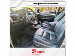 TOYOTA - HILUX - 2018/2018 - Prata - R$ 168.900,00