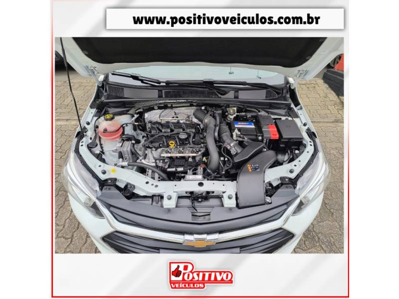 CHEVROLET - ONIX - 2023/2024 - Branca - R$ 82.900,00
