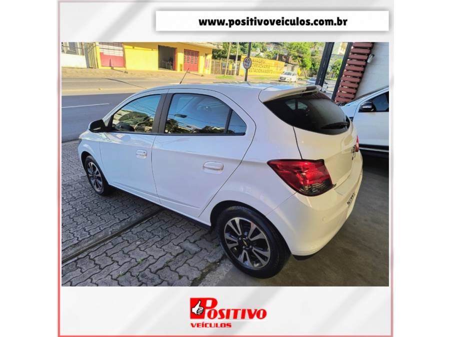 CHEVROLET - ONIX - 2015/2015 - Branca - R$ 59.500,00