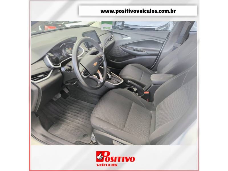 CHEVROLET - ONIX - 2023/2024 - Branca - R$ 97.500,00