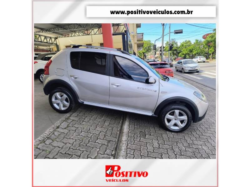 RENAULT - SANDERO - 2010/2011 - Prata - R$ 36.900,00