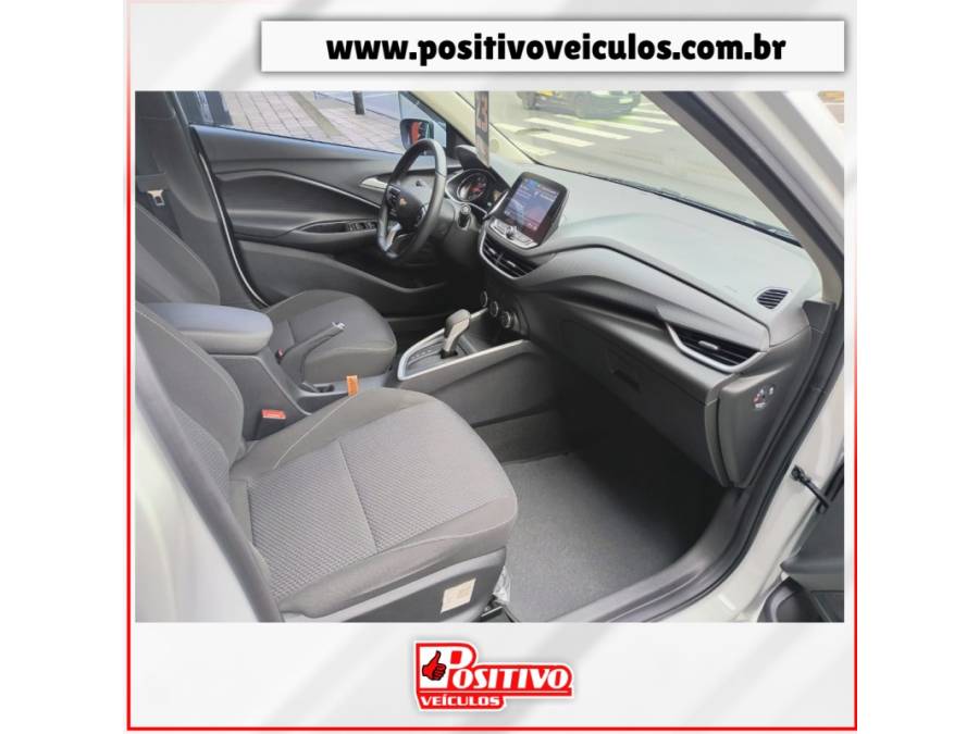 CHEVROLET - ONIX - 2022/2023 - Branca - R$ 82.900,00