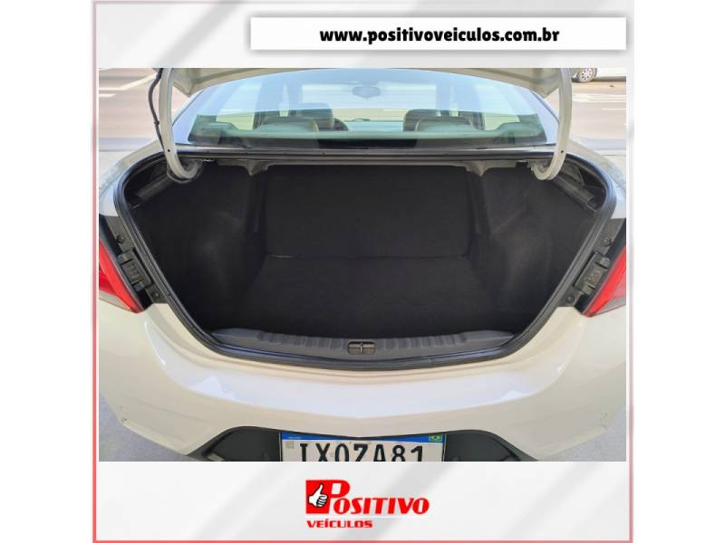 CHEVROLET - PRISMA - 2017/2017 - Branca - R$ 65.500,00