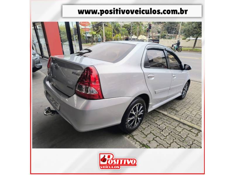 TOYOTA - ETIOS - 2017/2017 - Prata - R$ 65.900,00