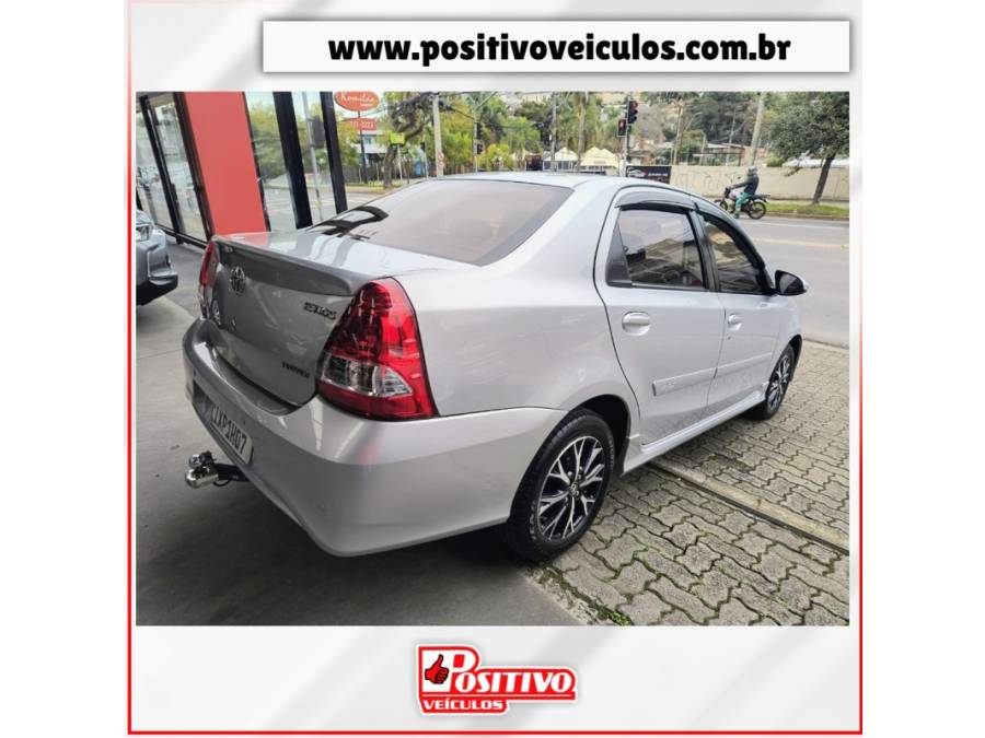 TOYOTA - ETIOS - 2017/2017 - Prata - R$ 65.900,00