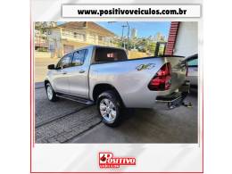 TOYOTA - HILUX - 2018/2018 - Prata - R$ 164.700,00