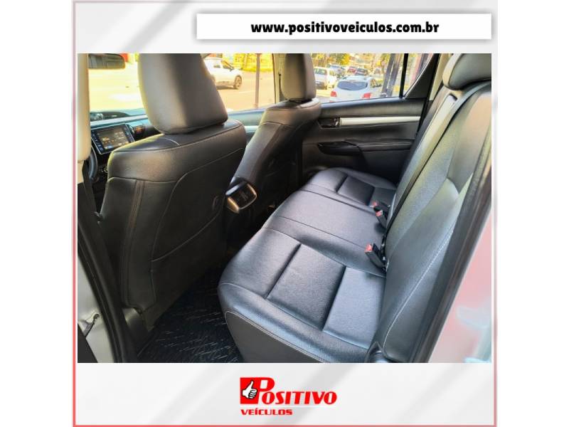 TOYOTA - HILUX - 2018/2018 - Prata - R$ 168.900,00
