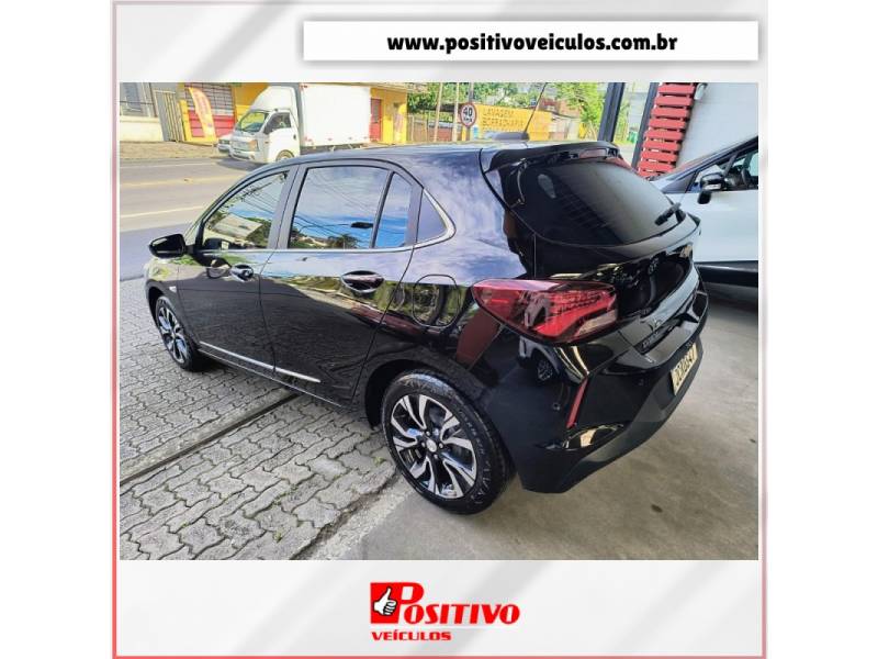 CHEVROLET - ONIX - 2023/2024 - Preta - R$ 99.500,00