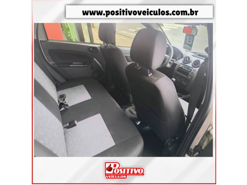 FORD - FIESTA - 2013/2013 - Bege - R$ 33.800,00