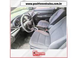 TOYOTA - YARIS - 2021/2022 - Prata - R$ 87.700,00