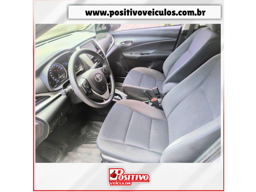 TOYOTA - YARIS - 2021/2022 - Prata - R$ 87.700,00