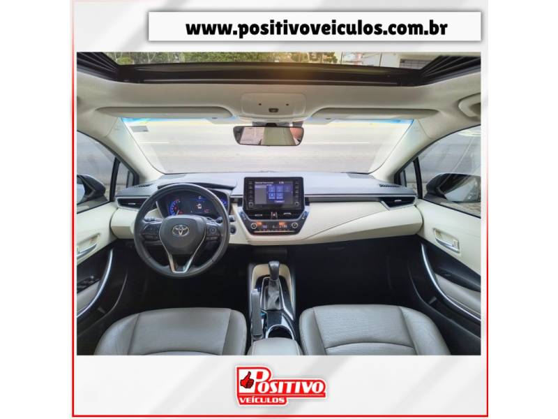 TOYOTA - COROLLA - 2021/2022 - Prata - R$ 139.700,00