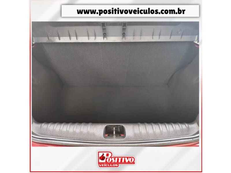 CHEVROLET - ONIX - 2018/2018 - Vermelha - R$ 58.900,00