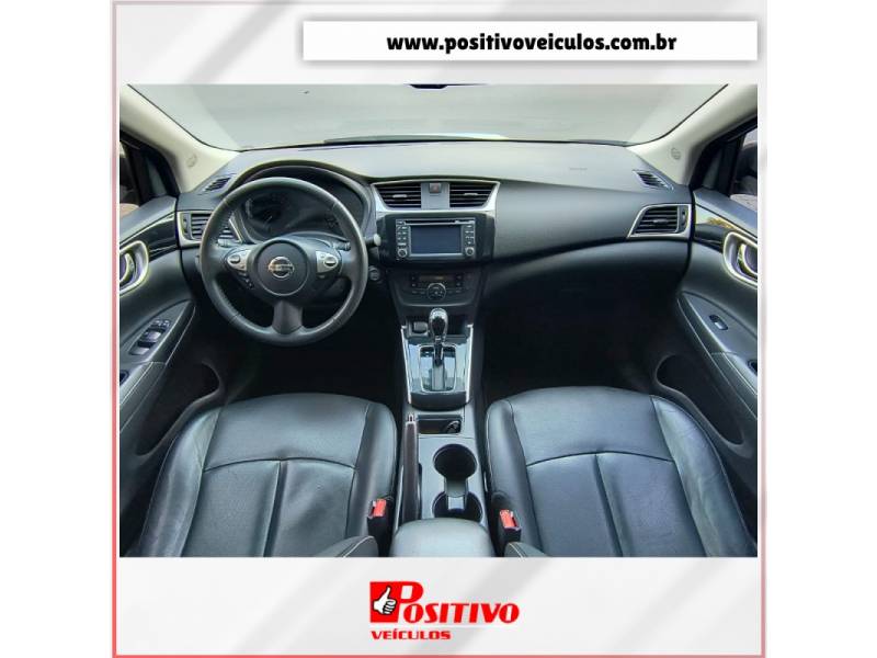 NISSAN - SENTRA - 2017/2018 - Prata - R$ 78.500,00