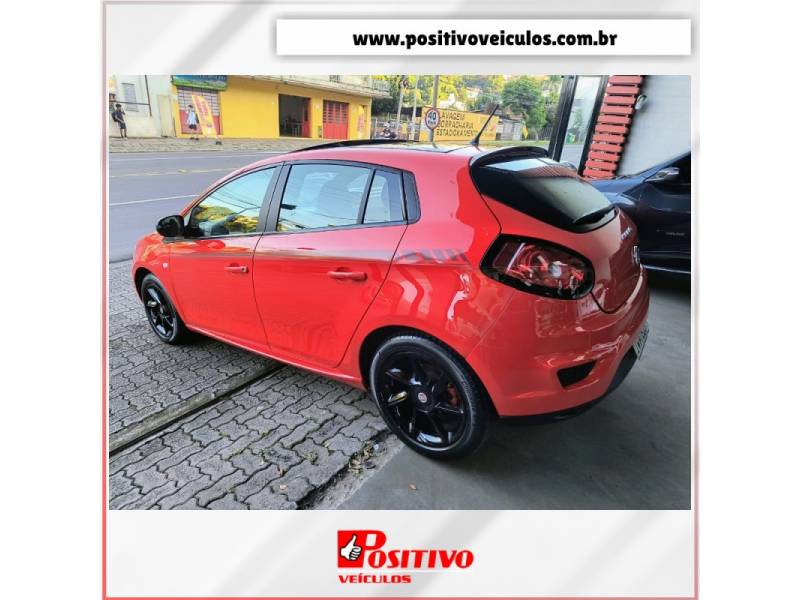 FIAT - BRAVO - 2015/2016 - Vermelha - R$ 54.800,00