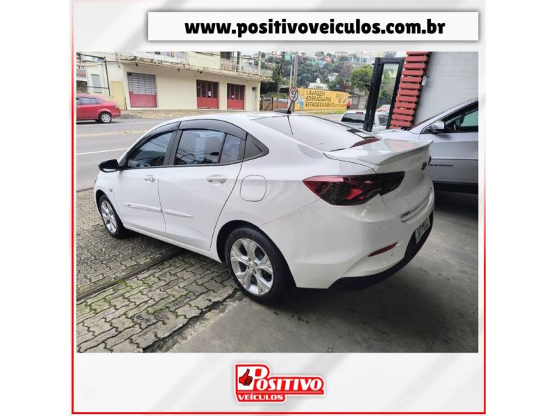 CHEVROLET - ONIX - 2022/2023 - Branca - R$ 82.900,00