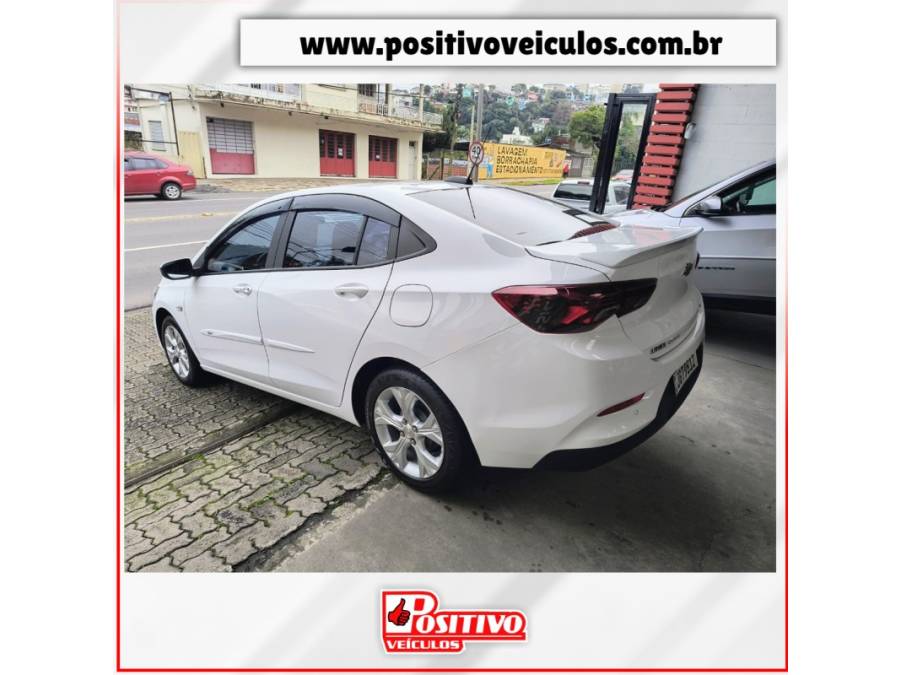 CHEVROLET - ONIX - 2022/2023 - Branca - R$ 82.900,00
