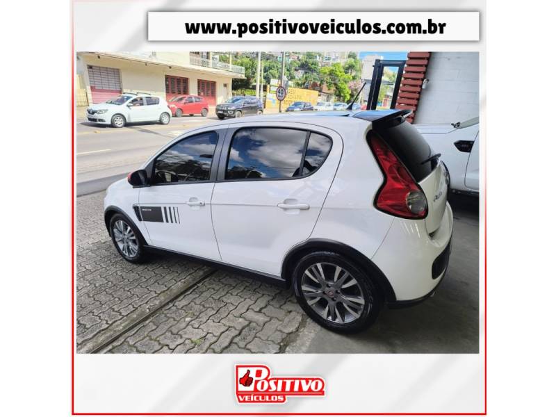 FIAT - PALIO - 2015/2015 - Branca - R$ 47.700,00