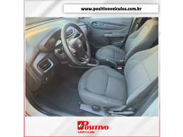 CHEVROLET - ONIX - 2013/2013 - Prata - R$ 44.500,00