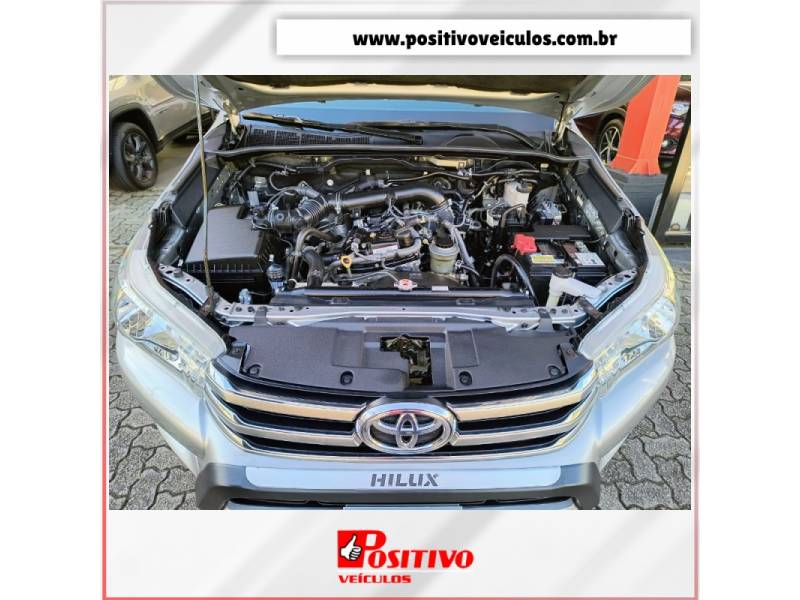 TOYOTA - HILUX - 2018/2018 - Prata - R$ 168.900,00