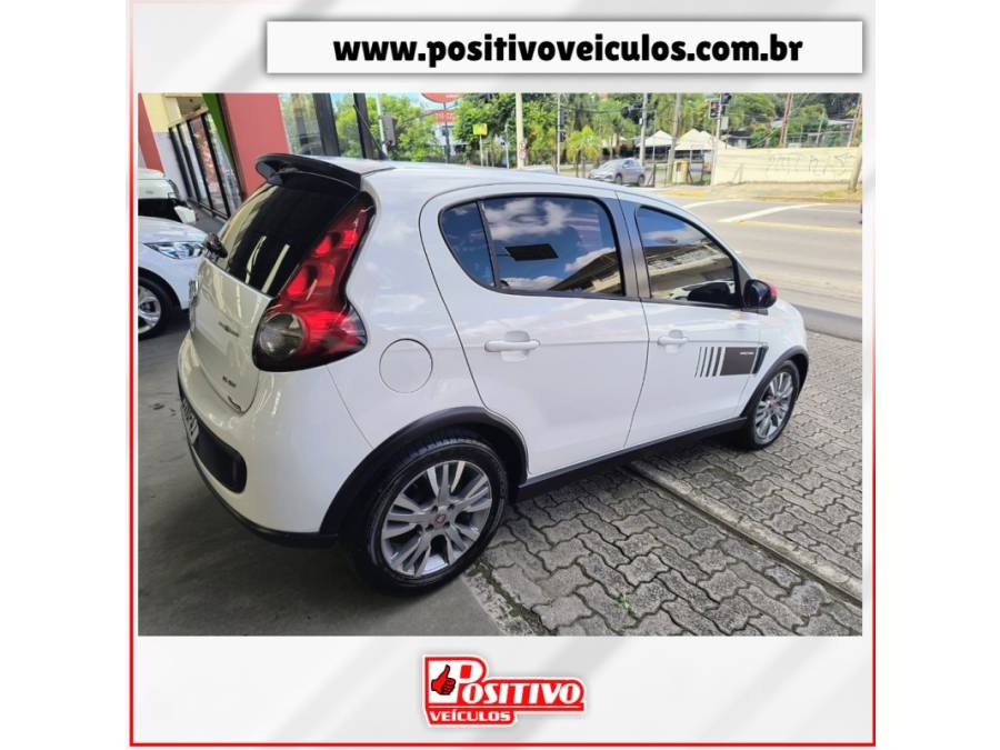 FIAT - PALIO - 2015/2015 - Branca - R$ 47.700,00