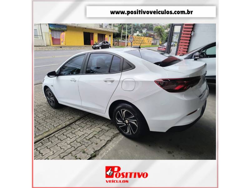 CHEVROLET - ONIX - 2023/2024 - Branca - R$ 97.500,00