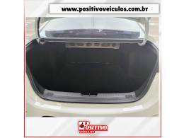 CHEVROLET - ONIX - 2022/2023 - Branca - R$ 82.900,00