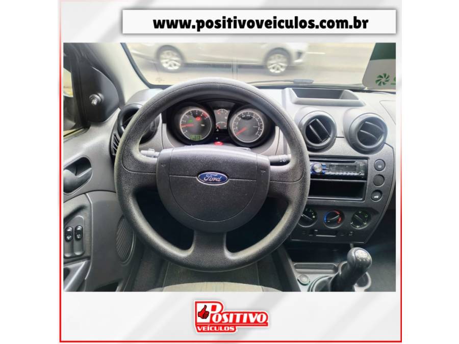 FORD - FIESTA - 2013/2013 - Bege - R$ 33.800,00