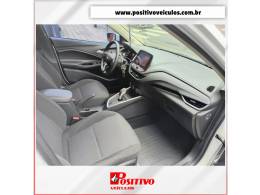 CHEVROLET - ONIX - 2023/2024 - Branca - R$ 97.500,00