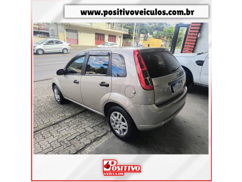 FORD - FIESTA - 2013/2013 - Bege - R$ 33.800,00