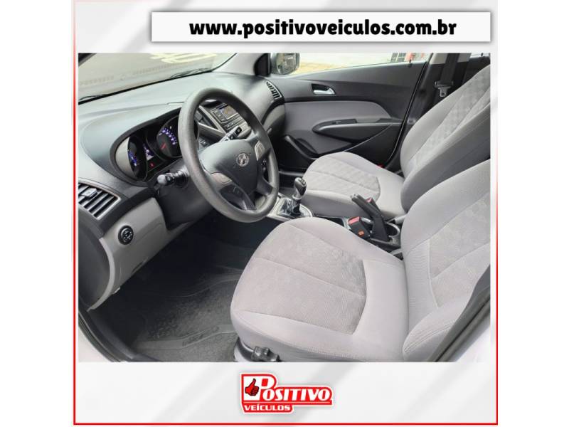 HYUNDAI - HB20S - 2016/2017 - Branca - R$ 59.700,00