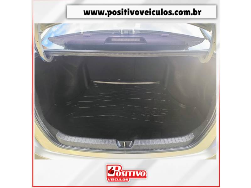 TOYOTA - YARIS - 2021/2022 - Prata - R$ 87.700,00