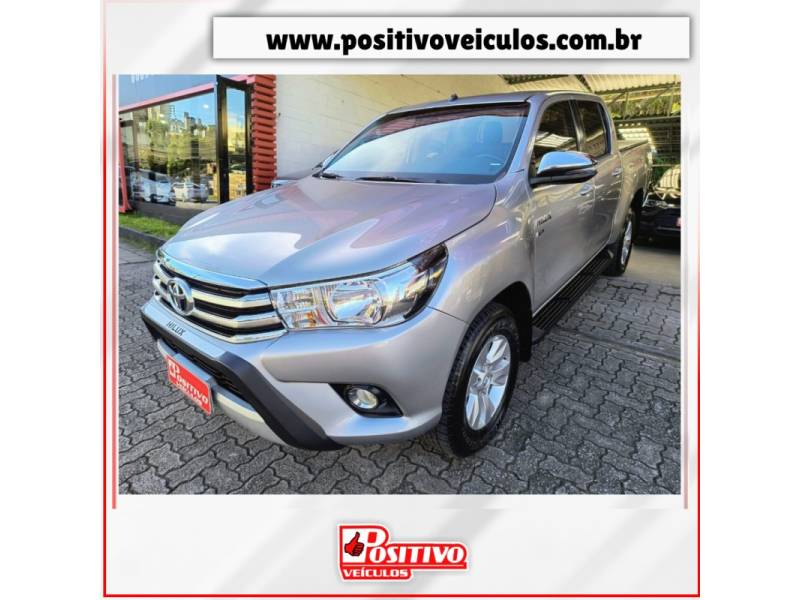TOYOTA - HILUX - 2018/2018 - Prata - R$ 164.700,00